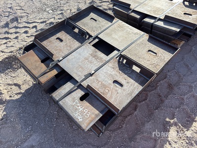 Quantity of (10) 2025 Kit Containers QT-F-BLANK لوحة تركيب للسكيد ستير (Unused)