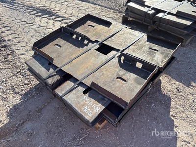 Quantity of (10) 2025 Kit Containers QT-F-BLANK لوحة تركيب للسكيد ستير (Unused)