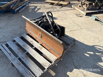 2007 Ditch Witch 47 in Mini Blade Attachment