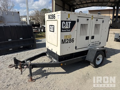 2016 Cat XQ35 27 kW Mobile مولد