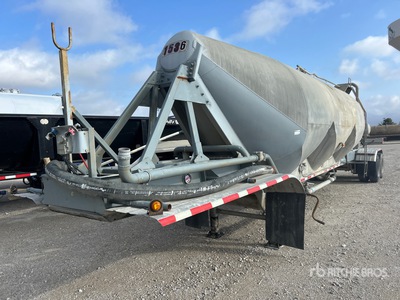 1978 Fruehauf T/A Pneumatic Bulk Trailer