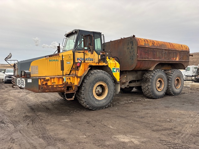 2011 Komatsu HM400-2 6x6 Articulated Water Truck 2011 Komatsu HM400-2 6x6 Articulated Water Truck