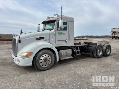2013 Peterbilt 386 6x4 Ciągnik siodłowy T/A z kabiną dzienną