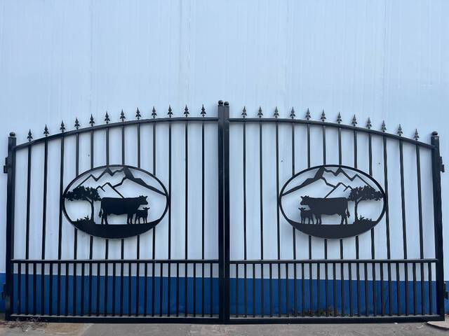 Greatbear Wrought Iron Driveway Gate (Unused)