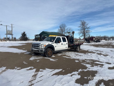 2014 Ford F-450 Super Duty XLT 4x4 Crew Cab Camion à Plateau
