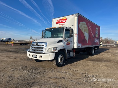 2016 Hino 268 4x2 Moving Furgoneta caja cerrada