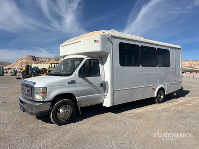 2015 Ford/GLBU F-450 4x2 Transit Autobús