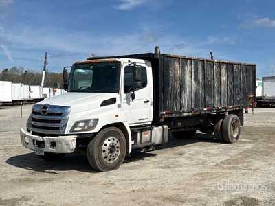 2018 Hino 338 4x2 Debris