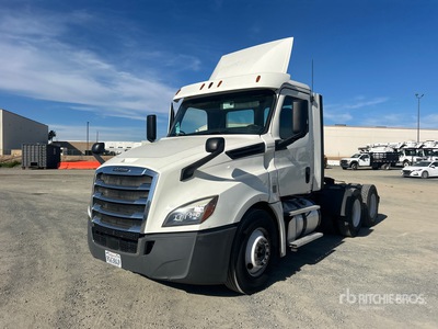 2018 Freightliner Cascadia 126 6x4 T/A Day Cab Truck Tractor