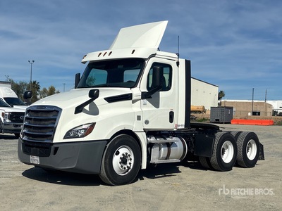 2018 Freightliner Cascadia 126 6x4 T/A Day Cab Truck Tractor