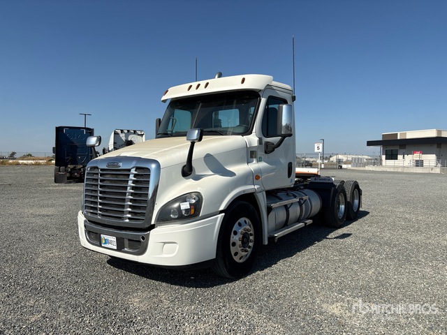 2020 Freightliner Cascadia 125 6x4 T/A Day Cab Truck Tractor