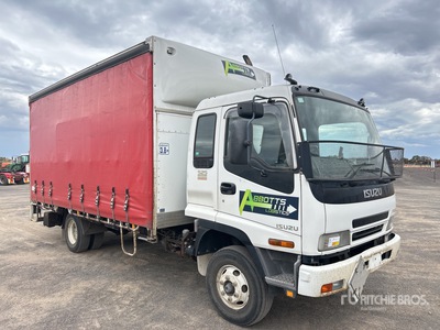 2007 Isuzu FRR 550 4x2 Camion con lona