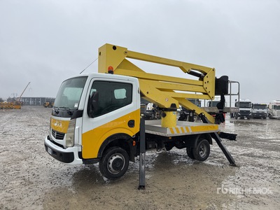 2011 Socage DA320 20 m on Nissan Cabstar Camion de cubo