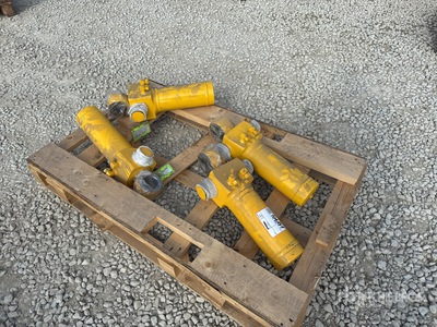 Quantity of (4) Boom Cilinder