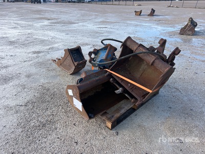 Quantity of (4) Arden 1 Diggin 260mm, 1 Diggin 570mm, 1 Diggin 420mm and 1 Tilting Bucket 1470mm Qte De Godets Qty Of Excavator Bucket