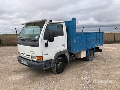 2000 Nissan Cabstar 4x2 平台トラック