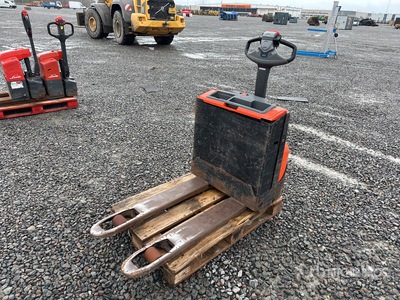 2018 Toyota LWE130 1400 kg Electric Pallet Jack