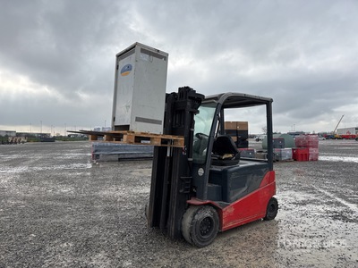 2015 Toyota 8FBMT30 電動フォークリフト