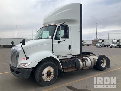 2017 International 8600 4x2 تراكتور شاحنة (أحادي المحور)