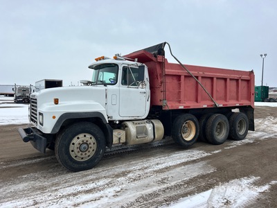 1996 Mack RD688S 8x4 T/A Dump Truck