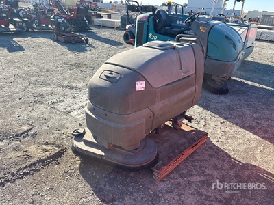 Nilfisk Advance Walk-Behind 清掃機