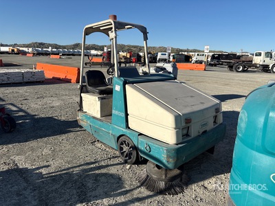 Tennant 6200 Ride-On を見 Sweeper