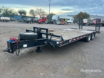 1987 H & H 25 ft T/A Equipment Trailer