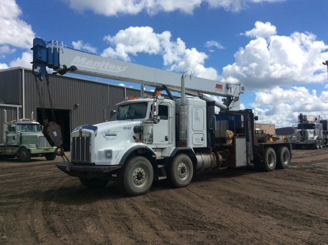 Manitex Straight Boom on 2004 (unverified) Kenworth T800 Twin Steer T/A Truck