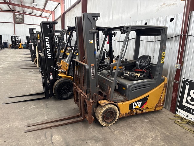 2021 Cat 2ET3500 3550 lb Electric Forklift