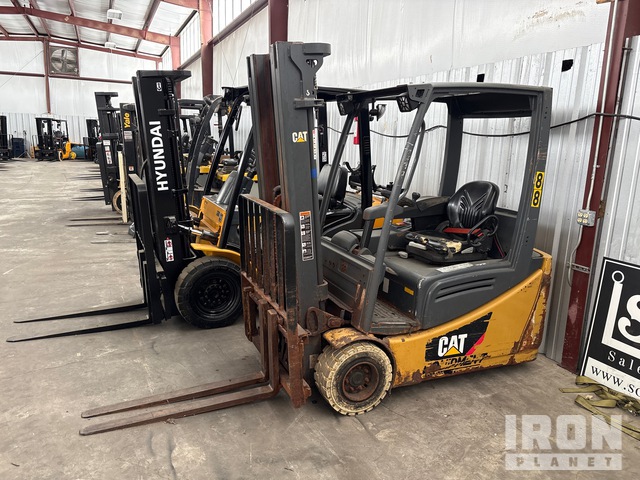 2021 Cat 2ET3500 3550 lb Electric Forklift