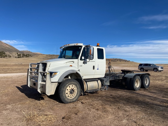 2006 International 7600 6x4 T/A Sleeper Truck Tractor (Inoperable)