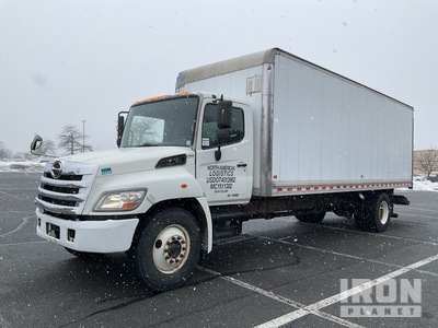 2011 Hino 338 4x2 Autocarro furgonato