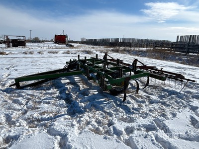 John Deere 13 ft Cultivateur