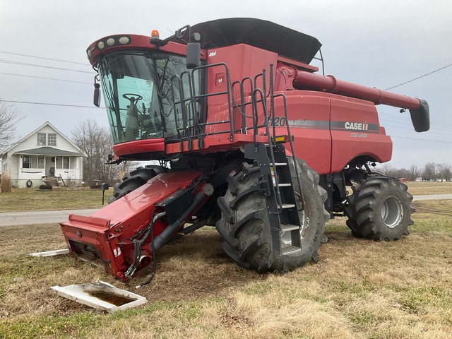 2008 Case IH AF8120 4x4 Combine Harvester (Inoperable) 2008 Case IH AF8120 4x4 Combine Harvester (Inoperable)