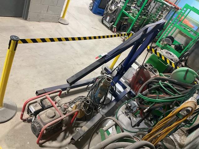 Westward 3ZC71 Hydraulic Engine Hoist