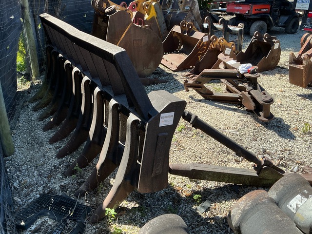 Fleco 132 in Dozer Rake