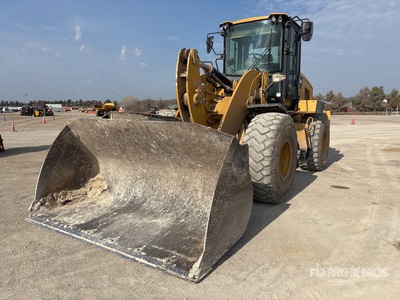 2018 Cat 938M Pala gommata