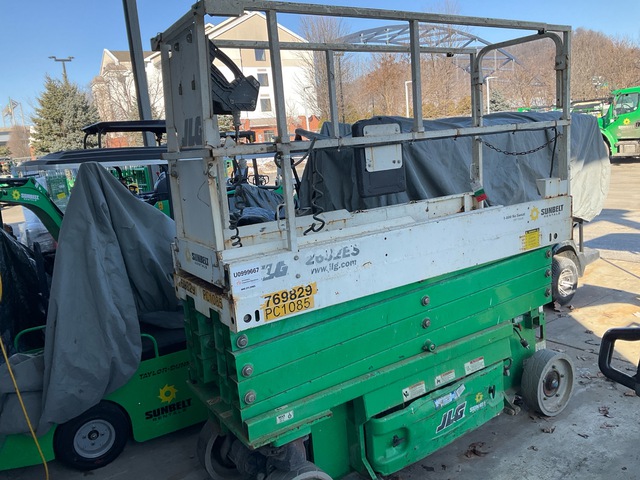 2015 JLG 2632ES Electric Scissor Lift (Inoperable) 2015 JLG 2632ES Electric Scissor Lift (Inoperable)