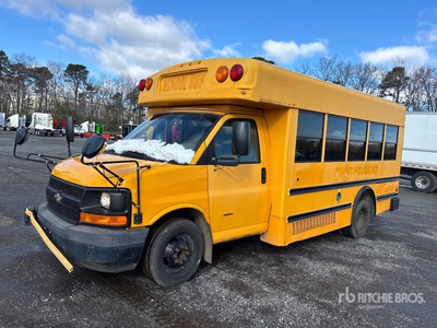 2009 Chevrolet Express 3500 4x2 20-Seat Mini Bus