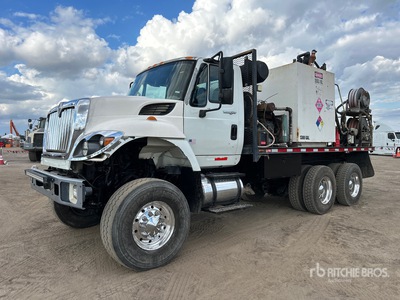 2013 International 7500 1300 gal 6x6 Camion-citerne à carburant et à lubrifiant