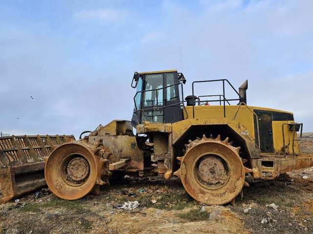 1996 Cat 826G Landfill Compactor