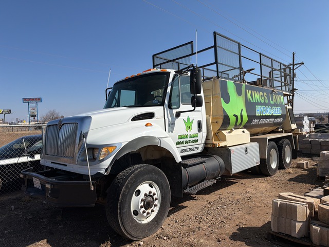 2004 International 7600 Hydroseeder Truck