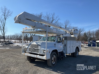 Altec AA7551 on 1999 Ford F800 Bucket Truck