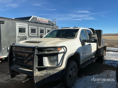 2021 Chevrolet Silverado 3500HD 4x4 Crew Cab Flatbed Truck