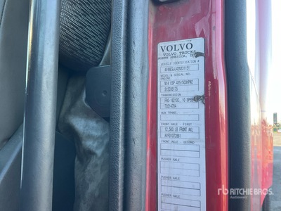 2002 Volvo VN T/A Day Cab Truck Tractor (Inoperable)