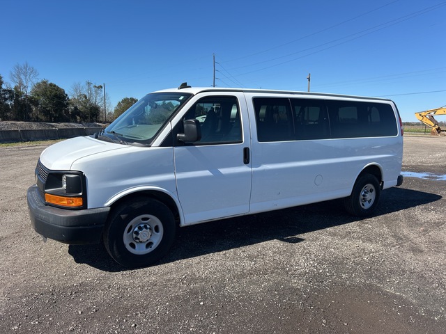 2016 Chevrolet Express 3500 Passenger Van