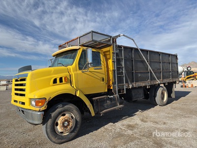 1997 Ford L8501 4x2 S/A Dump Truck