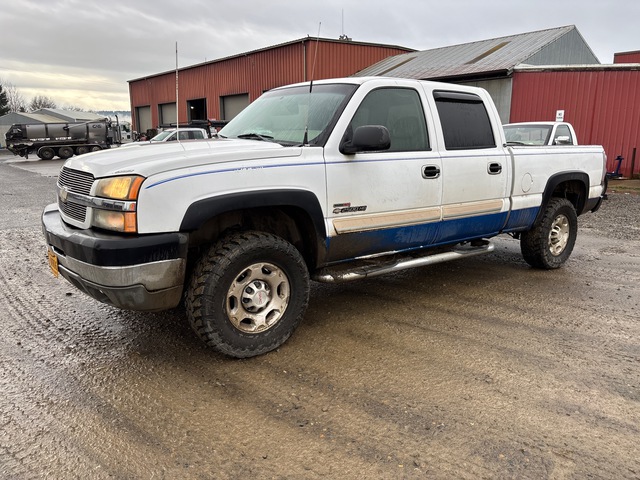 2004 Chevrolet 2500 4x4 Crew Cab Pickup