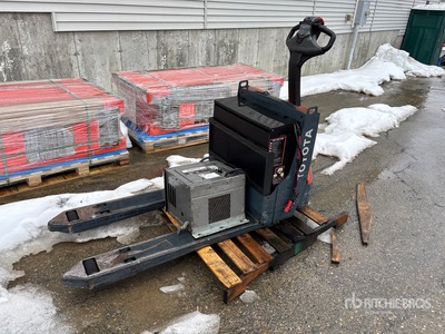 2015 Toyota 8HBW23 4500 lb Electric Palletwagen