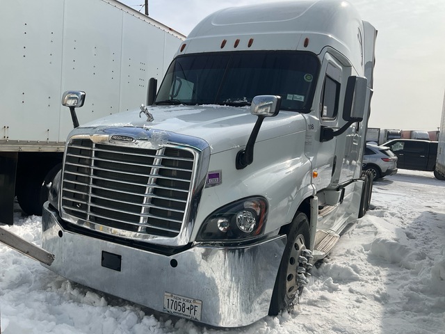 2016 Freightliner Cascadia 125 6x4 T/A Sleeper Truck Tractor (Inoperable)